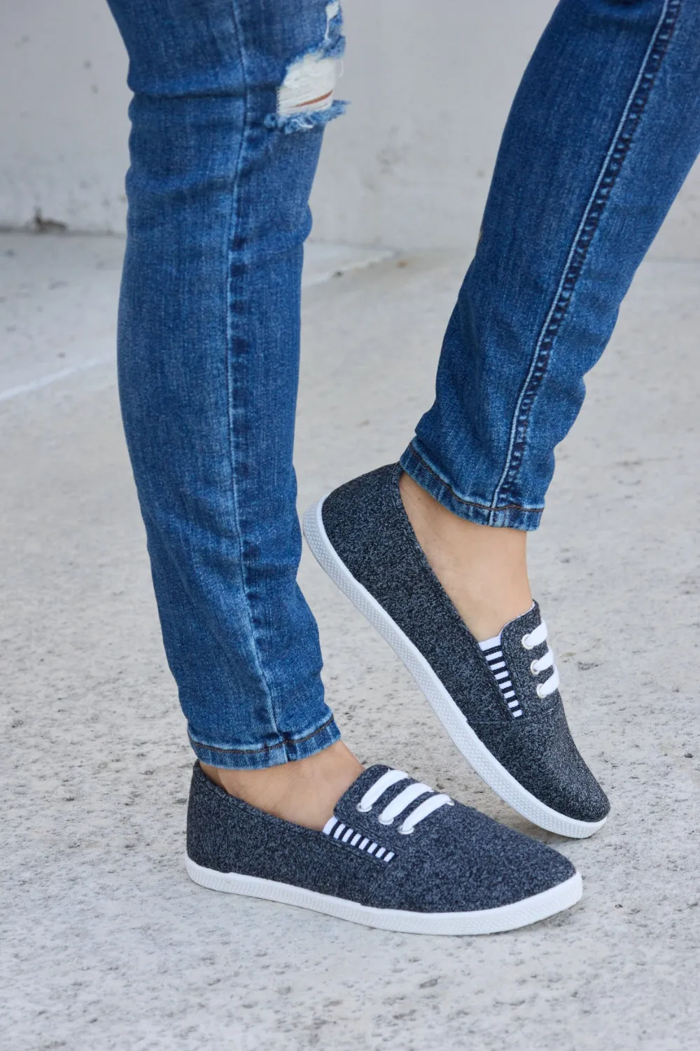 Forever Link Round Toe Slip-On Dark Gray Low Top Comfy Flat Sneakers