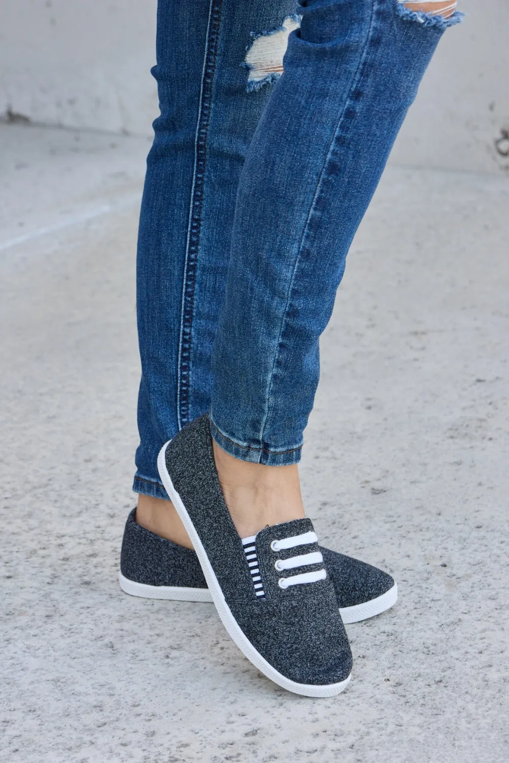 Forever Link Round Toe Slip-On Dark Gray Low Top Comfy Flat Sneakers