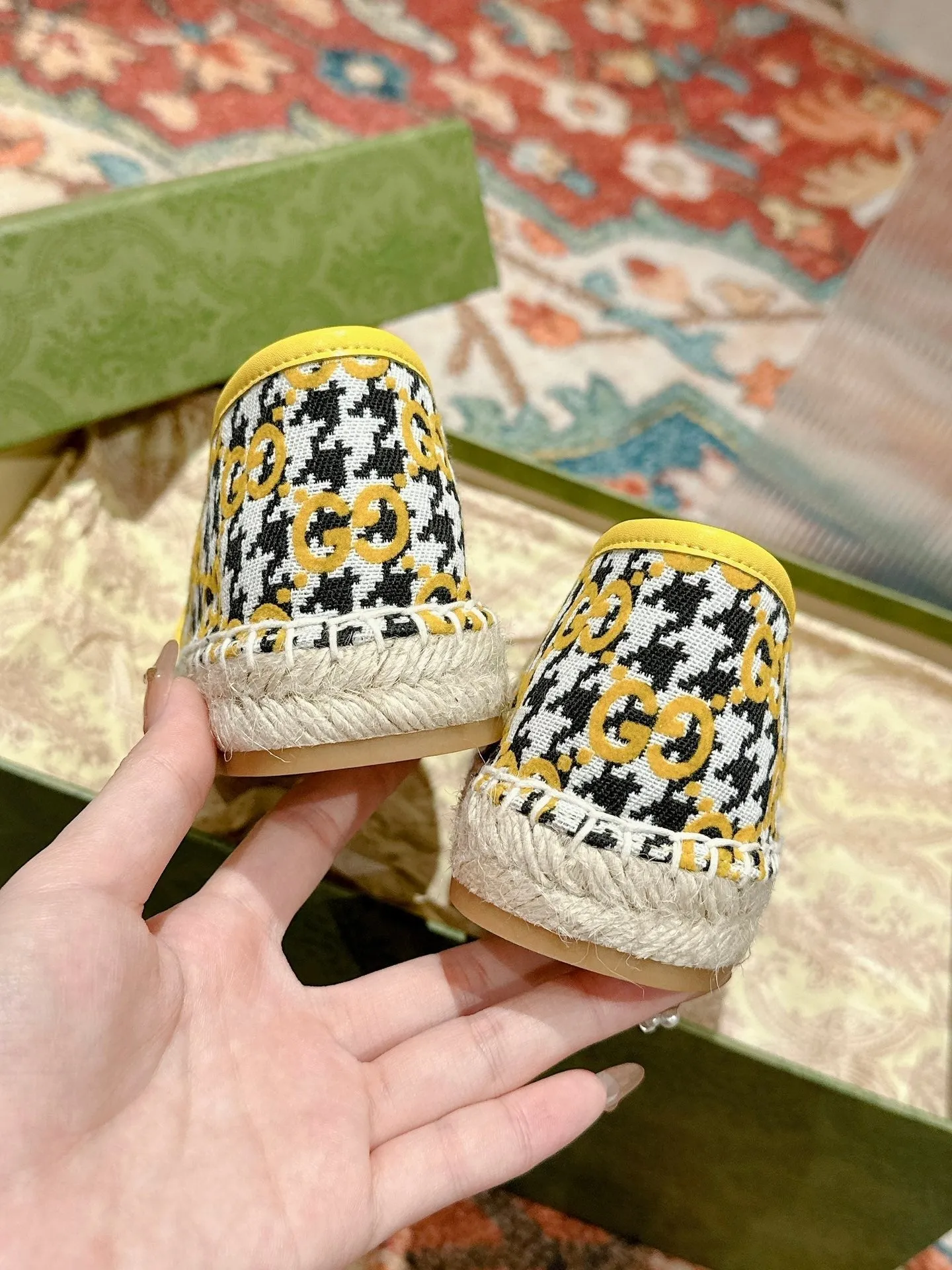 GG ESPADRILLE LOAFER LEMON AND BLACK CANVAS