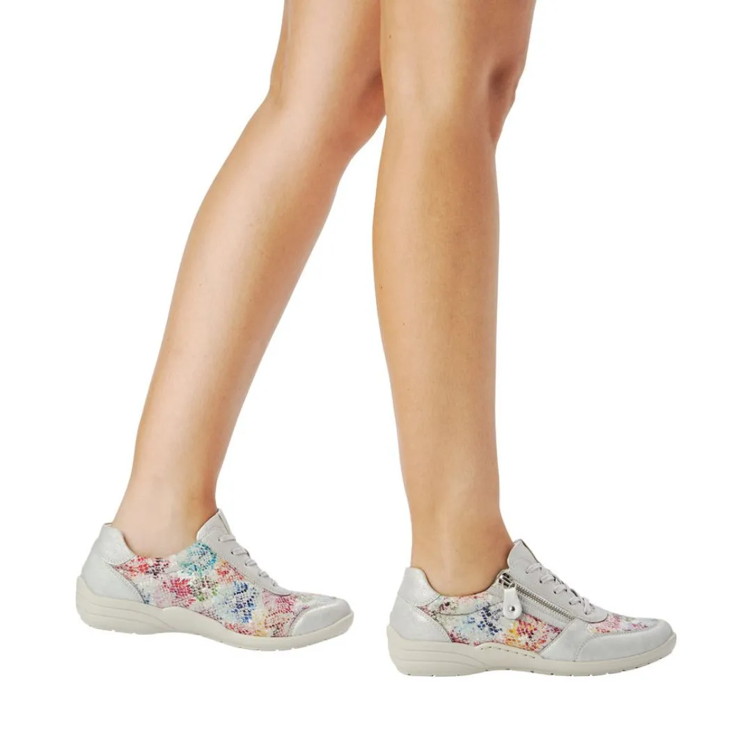 R7637 Lace-Up Sneaker