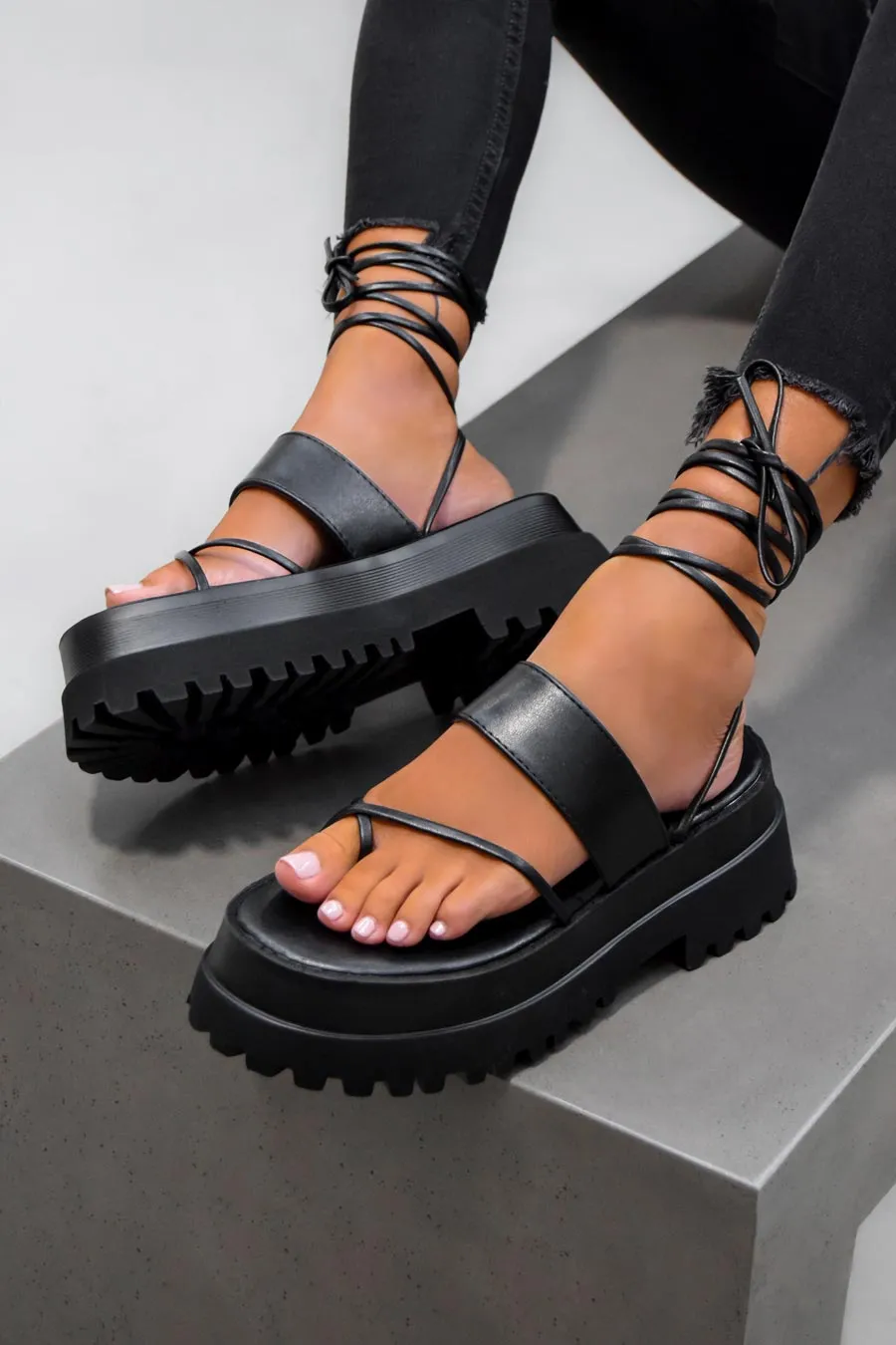 SHANIA Toe post Chunky Sandals - Black PU
